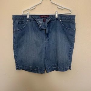 Gloria Vanderbilt Jean Shorts